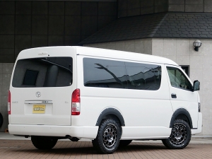 ハイエースワゴン１０人乗り　新車カスタム