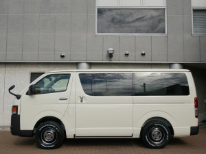 ハイエースバン丸目カスタム　イエロー　ネオクラシック