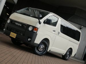 ハイエースバン丸目カスタム　イエロー　ネオクラシック