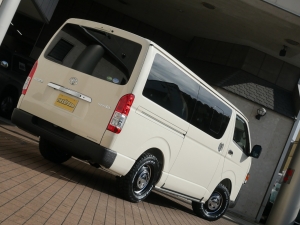 ハイエースバン丸目カスタム　イエロー　ネオクラシック