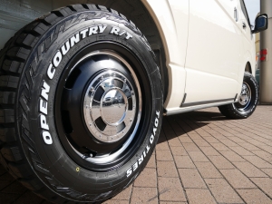 ハイエースバン丸目カスタム　イエロー　ネオクラシック