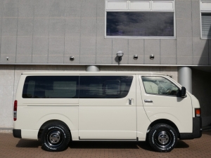 ハイエースバン丸目カスタム　イエロー　ネオクラシック