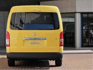 ハイエースワゴン１０人乗り　丸目換装FD-classicカスタム