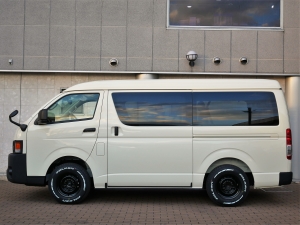ハイエースワゴン１０人乗り　丸目換装FD-classicカスタム