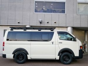 ハイエースバン丸目カスタム　ライトイエロー　ネオクラシック