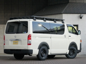 ハイエースバン丸目カスタム　ライトイエロー　ネオクラシック