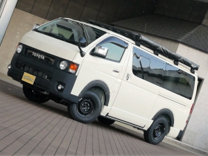 ハイエースバン丸目カスタム　ライトイエロー　ネオクラシック