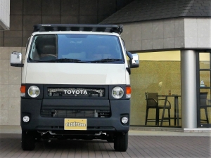 ハイエースバン丸目カスタム　ライトイエロー　ネオクラシック