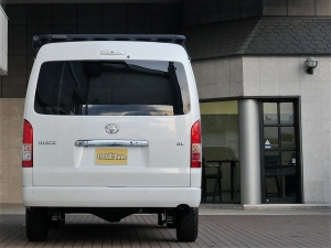 ハイエースワゴン１０人乗り　新車カスタム