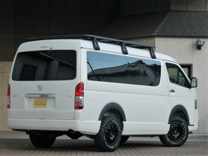 ハイエースワゴン１０人乗り　新車カスタム