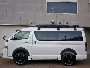 ハイエースワゴン１０人乗り　新車カスタム