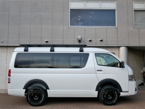 ハイエースワゴン１０人乗り　新車カスタム