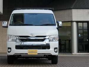 ハイエースワゴン１０人乗り　新車カスタム