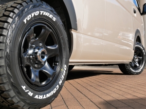 ハイエースバンスパロン　4WD　ディーゼル　特設パールホワイト