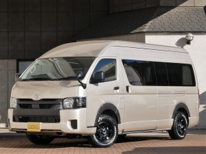 ハイエースバンスパロン　4WD　ディーゼル　特設パールホワイト