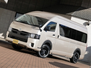 ハイエースバンスパロン　4WD　ディーゼル　特設パールホワイト