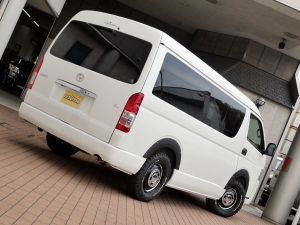 ハイエースワゴン１０人乗り　新車カスタム　ライトキャンピングカー
