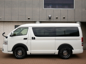 ハイエースワゴン１０人乗り　新車カスタム　ライトキャンピングカー