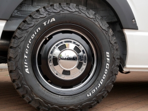 ハイエースワゴン１０人乗り　新車カスタム　ライトキャンピングカー
