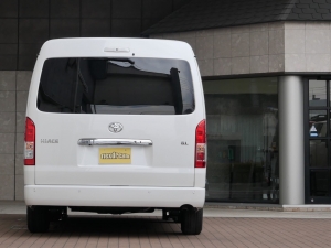 ハイエースワゴン１０人乗り　新車カスタム