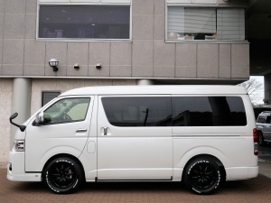 ハイエースワゴン１０人乗り　新車カスタム