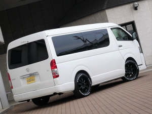 ハイエースワゴン１０人乗り　新車カスタム