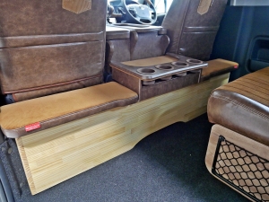 ハイエースワゴン丸目ハイエース　FD-BOXベッド
