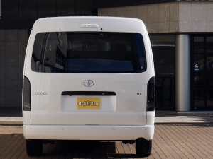 ハイエースワゴン１０人乗り　新車カスタム　車中泊　フルフラットベッド