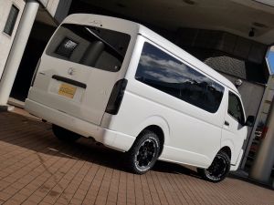 ハイエースワゴン１０人乗り　新車カスタム　車中泊　フルフラットベッド
