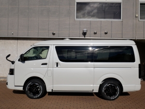 ハイエースワゴン１０人乗り　新車カスタム　車中泊　フルフラットベッド