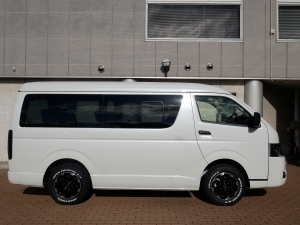 ハイエースワゴン１０人乗り　新車カスタム　車中泊　フルフラットベッド