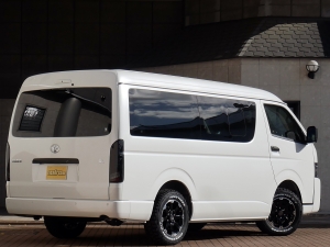 ハイエースワゴン１０人乗り　新車カスタム　車中泊　フルフラットベッド