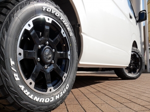 ハイエースワゴン１０人乗り　新車カスタム　車中泊　フルフラットベッド