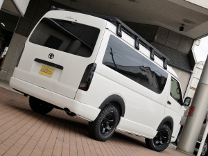 ハイエースワゴン１０人乗り　新車カスタム　車中泊　フルフラットベッド