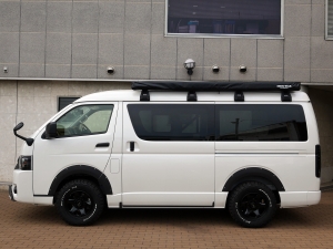 ハイエースワゴン１０人乗り　新車カスタム　車中泊　フルフラットベッド