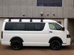 ハイエースワゴン１０人乗り　新車カスタム　車中泊　フルフラットベッド