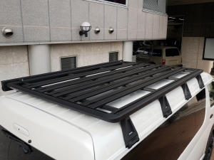 ハイエースワゴン１０人乗り　新車カスタム　車中泊　フルフラットベッド
