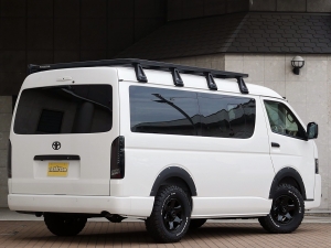 ハイエースワゴン１０人乗り　新車カスタム　車中泊　フルフラットベッド