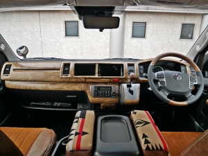 ハイエースワゴン１０人乗り　新車カスタム　車中泊　フルフラットベッド