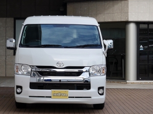 ハイエースワゴン１０人乗り　新車カスタム