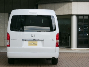 ハイエースワゴン１０人乗り　新車カスタム