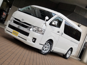 ハイエースワゴン１０人乗り　新車カスタム