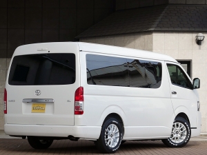 ハイエースワゴン１０人乗り　新車カスタム