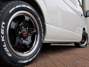ハイエースバンスパロン　4WD　ディーゼル　パールホワイト