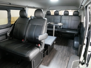 ハイエースワゴン１０人乗り　新車カスタム