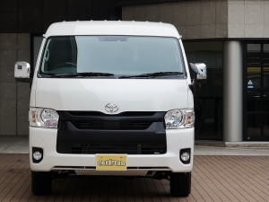 ハイエースワゴン１０人乗り　新車カスタム