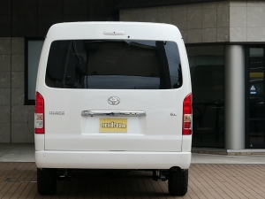 ハイエースワゴン１０人乗り　新車カスタム