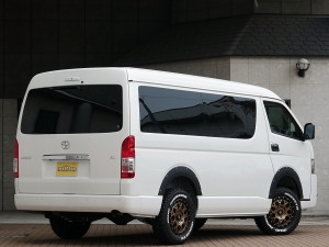 ハイエースワゴン１０人乗り　新車カスタム