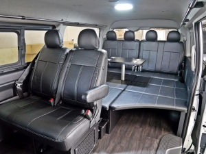 ハイエースワゴン１０人乗り　新車カスタム