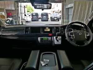 ハイエースワゴン１０人乗り　新車カスタム